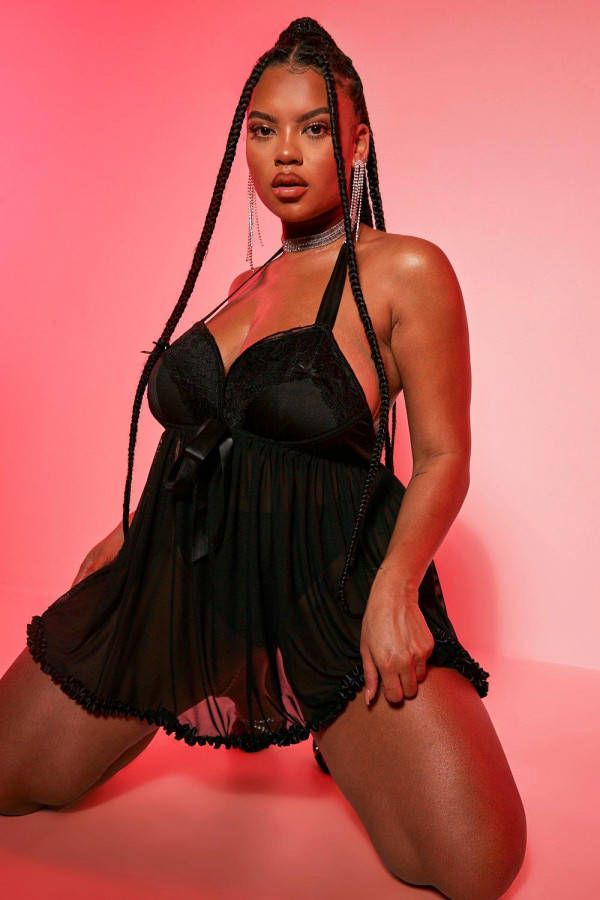 boohoo Plus Babydoll Met Open Rug En Geplooide Zoom, Black